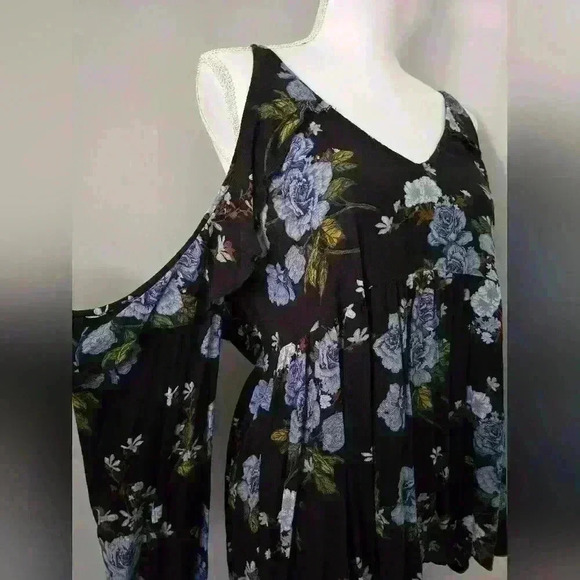 American Eagle Floral Cold Shoulder Blouse - Picture 4 of 10